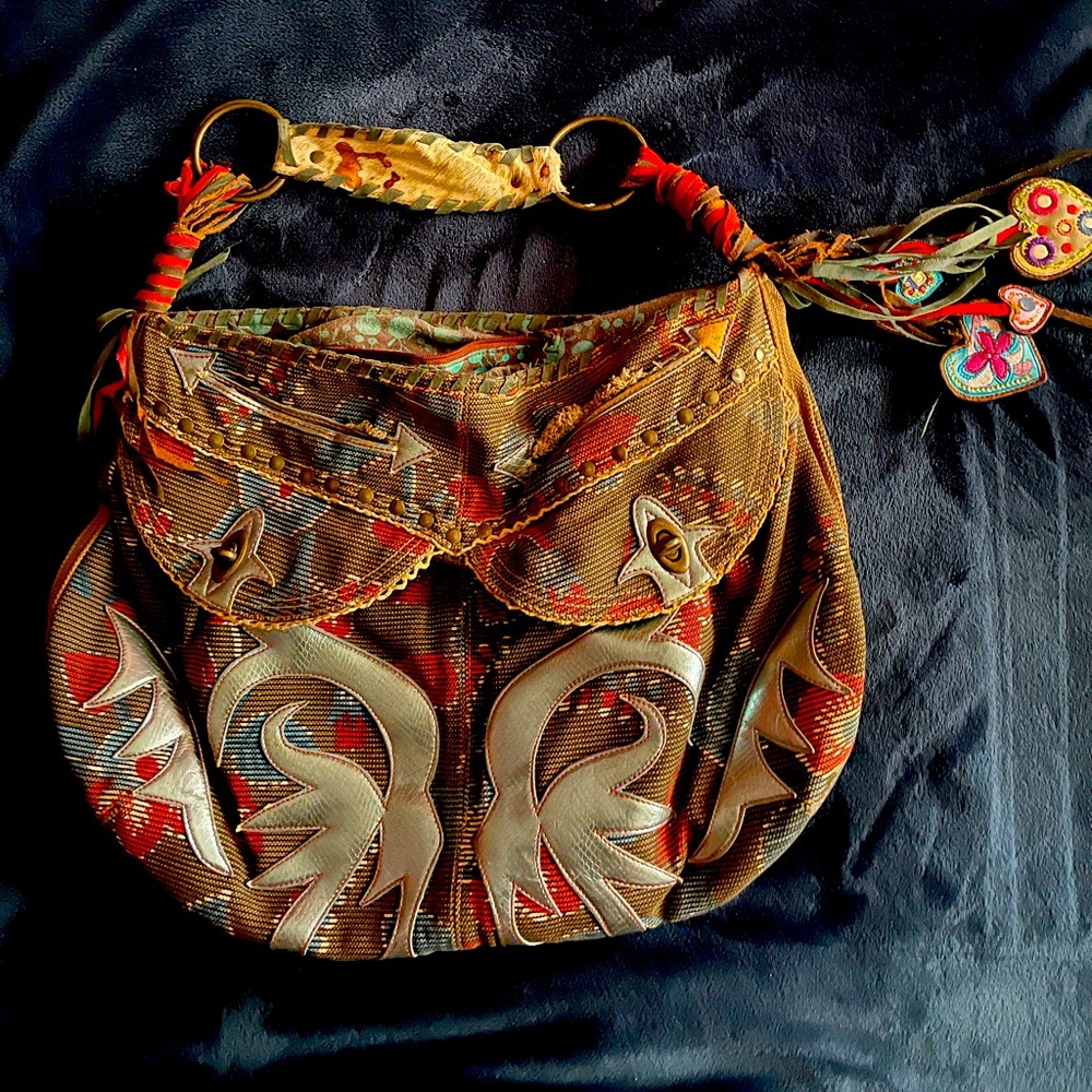 Loop bag with vintage beautiful metallic print and cow fur strap!